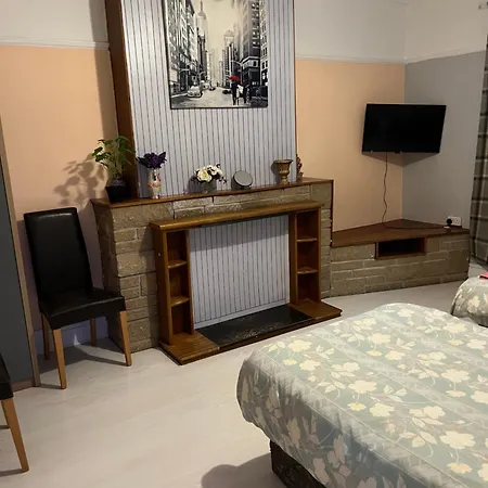 Private 2 Near Southmead Hospital * Μπρίστολ