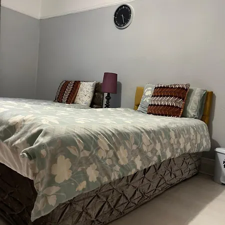 Private 2 Near Southmead Hospital Μπρίστολ