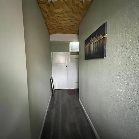 Private 2 Near Southmead Hospital * Бристоль